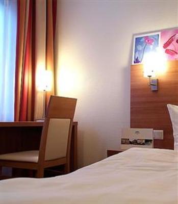 фото отеля Hotel Am Stadtpark Hilden