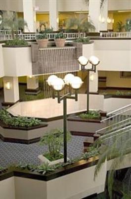 фото отеля Crowne Plaza St Louis Airport