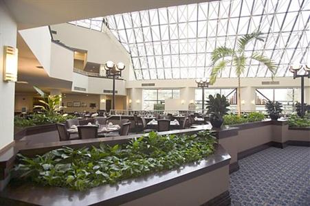 фото отеля Crowne Plaza St Louis Airport