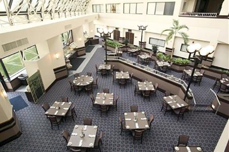 фото отеля Crowne Plaza St Louis Airport