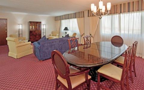 фото отеля Crowne Plaza St Louis Airport