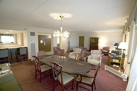 фото отеля Crowne Plaza St Louis Airport
