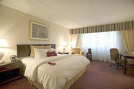 фото отеля Crowne Plaza St Louis Airport