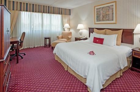 фото отеля Crowne Plaza St Louis Airport