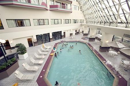 фото отеля Crowne Plaza St Louis Airport