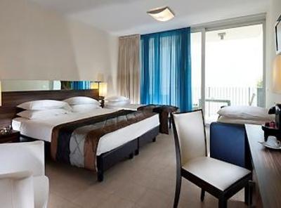 фото отеля Mercure Rimini Lungomare