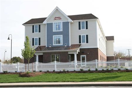 фото отеля Hampton Inn and Suites Cape Cod - West Yarmouth
