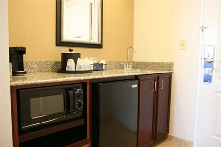 фото отеля Hampton Inn and Suites Cape Cod - West Yarmouth