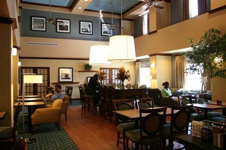 фото отеля Hampton Inn and Suites Cape Cod - West Yarmouth
