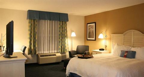 фото отеля Hampton Inn and Suites Cape Cod - West Yarmouth