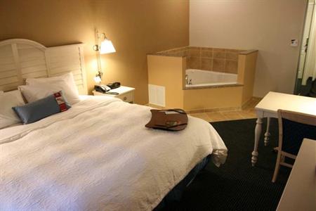 фото отеля Hampton Inn and Suites Cape Cod - West Yarmouth