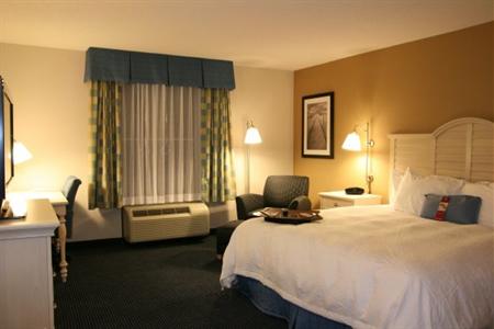 фото отеля Hampton Inn and Suites Cape Cod - West Yarmouth