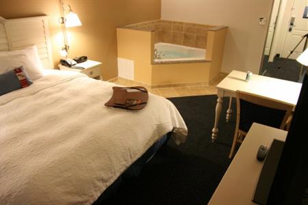 фото отеля Hampton Inn and Suites Cape Cod - West Yarmouth