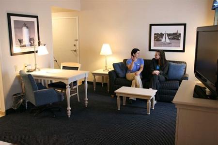 фото отеля Hampton Inn and Suites Cape Cod - West Yarmouth