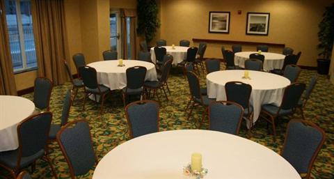 фото отеля Hampton Inn and Suites Cape Cod - West Yarmouth