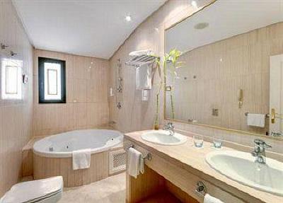 фото отеля Tryp Medea Hotel