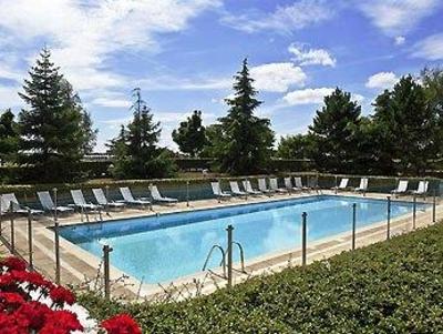 фото отеля Novotel Saint Quentin Golf National Hotel Magny-les-Hameaux