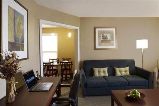 фото отеля Travelodge Oshawa Whitby
