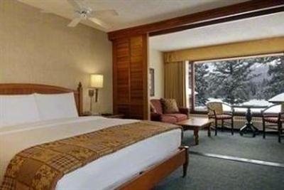 фото отеля Fairmont Jasper Park Lodge