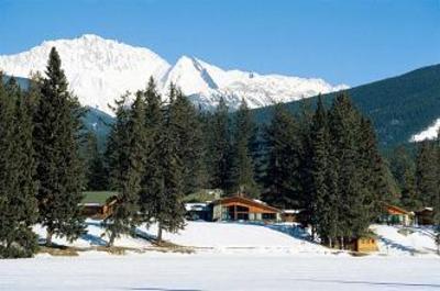 фото отеля Fairmont Jasper Park Lodge
