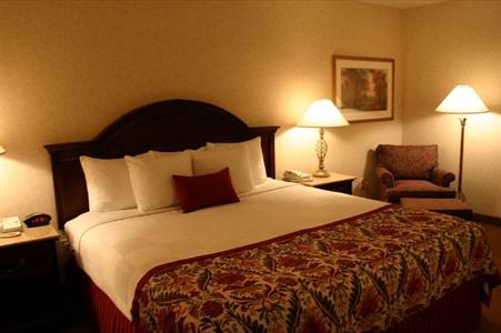 фото отеля BEST WESTERN PLUS A Wayfarer's Inn & Suites