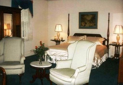 фото отеля Perrin Guest House Inn