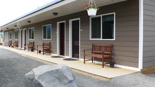 фото отеля Parkside Inn Haines Junction