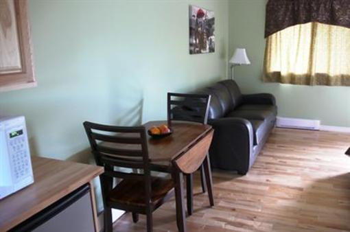 фото отеля Parkside Inn Haines Junction