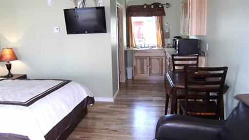 фото отеля Parkside Inn Haines Junction