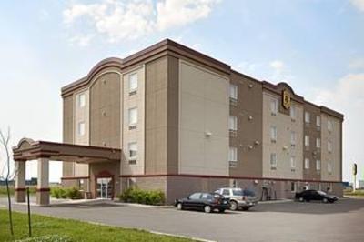 фото отеля Super 8 Motel West Vaudreuil