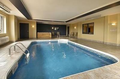 фото отеля Super 8 Motel West Vaudreuil