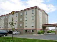 Super 8 Motel West Vaudreuil