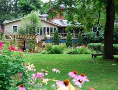 фото отеля Harbourne-by-the-Lake Bed & Breakfast