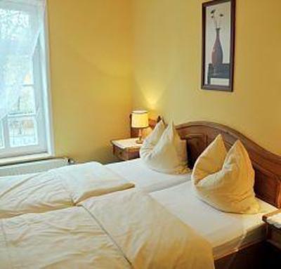 фото отеля Schutzenhof unter den Linden Hotel Dotlingen