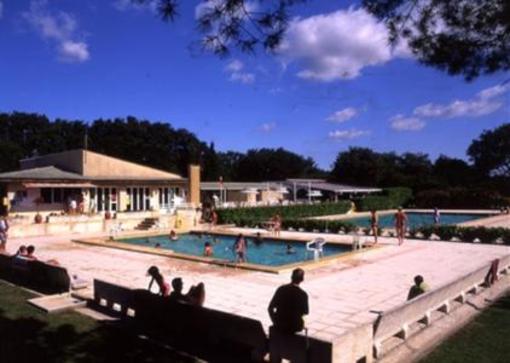 фото отеля Domaine Le Moulin Neuf Bungalow Uzes