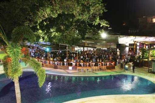 фото отеля Gilligans Backpackers Hotel & Resort