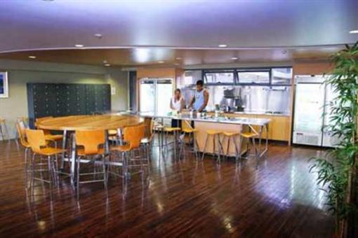 фото отеля Gilligans Backpackers Hotel & Resort