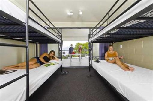 фото отеля Gilligans Backpackers Hotel & Resort