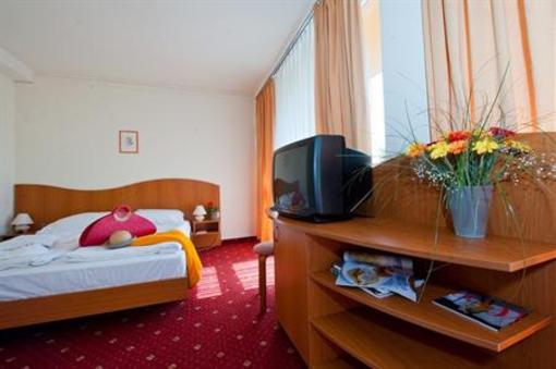 фото отеля Napfeny Hotel Balatonlelle