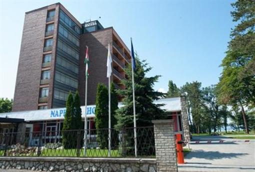 фото отеля Napfeny Hotel Balatonlelle