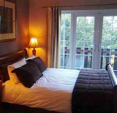 фото отеля Lyncombe Lodge Hotel & Restaurant
