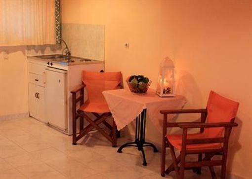 фото отеля Artemis Rooms Meso Gerakari
