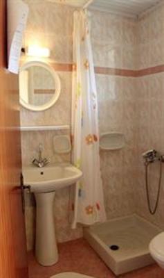 фото отеля Artemis Rooms Meso Gerakari