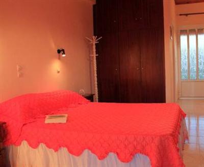 фото отеля Artemis Rooms Meso Gerakari