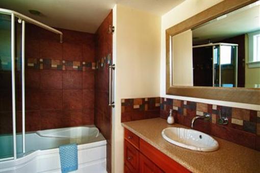 фото отеля Birds of a Feather Bed and Breakfast Victoria