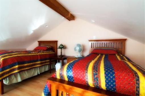 фото отеля Birds of a Feather Bed and Breakfast Victoria