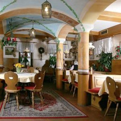 фото отеля Hotel Adler Lauda-Konigshofen