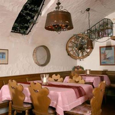 фото отеля Hotel Adler Lauda-Konigshofen
