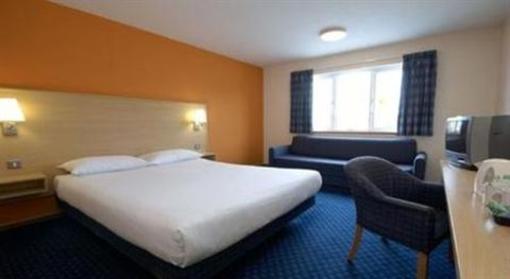 фото отеля Travelodge Leeds East Colton