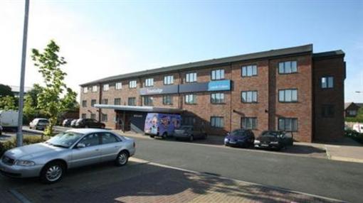 фото отеля Travelodge Leeds East Colton